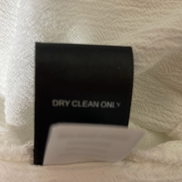 Torrid Women's White Lightweight Blouse. Good Condition. Size 4. - Picture 8 of 8